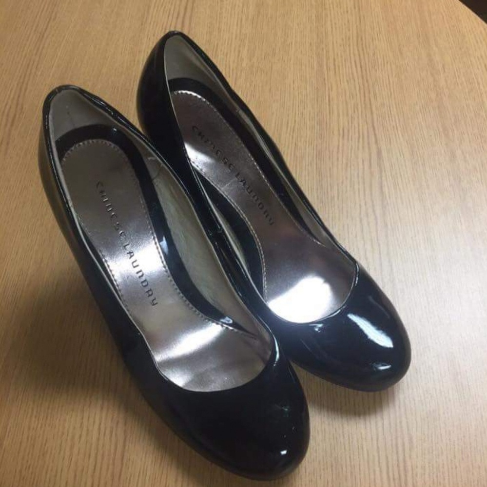 Shoes - Shiny black heels